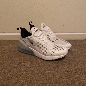 Nike 270 (women 9.0)